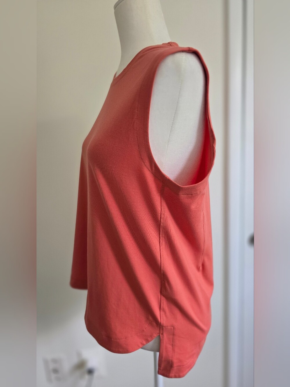 Atleta Effortless Tank, NWT, Size M, Sleeveless Crewneck Tank Top - Coral - Picture 2 of 9